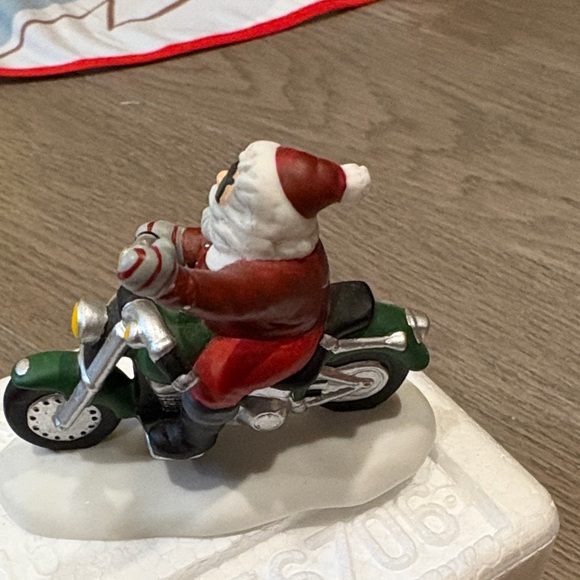 Department 56 - A Happy Harley Day - Harley-Davidson Village Accessory - Picture 7 of 12